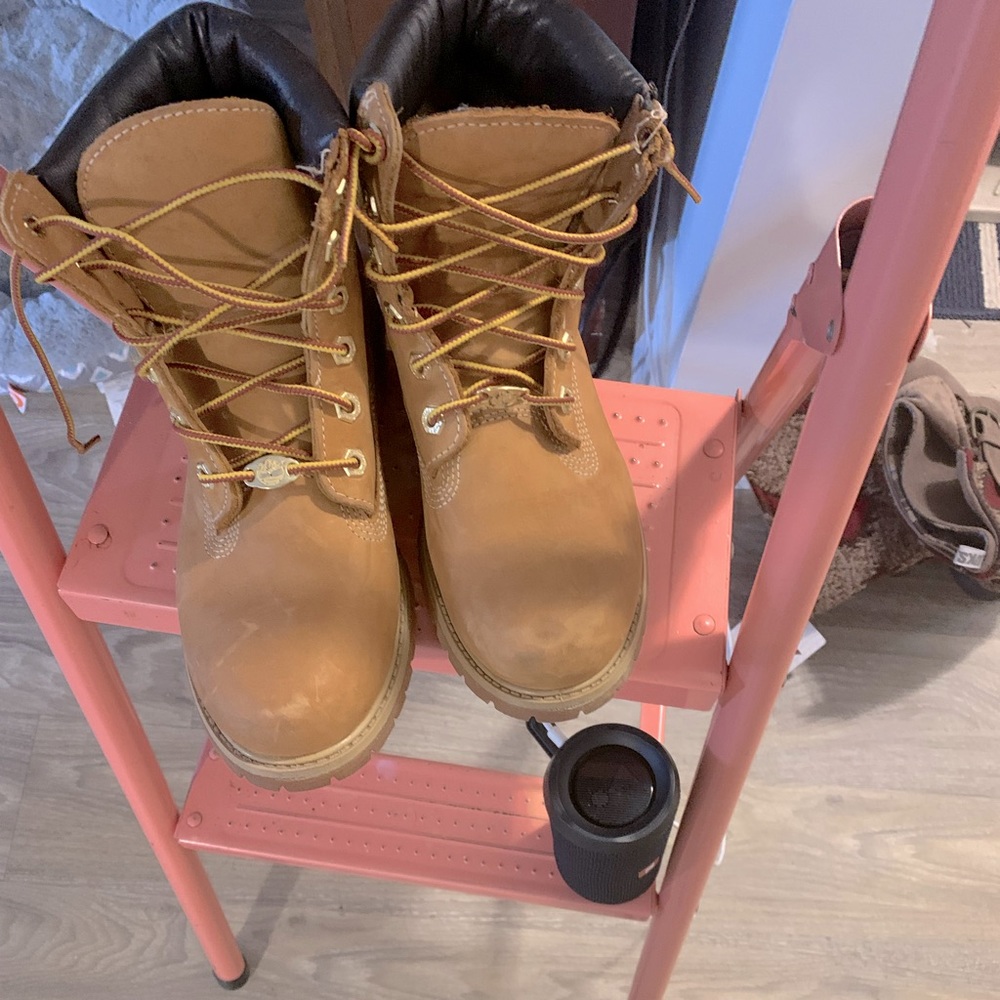 Size 7.5 like new authentic Original Timberland boots 🥾